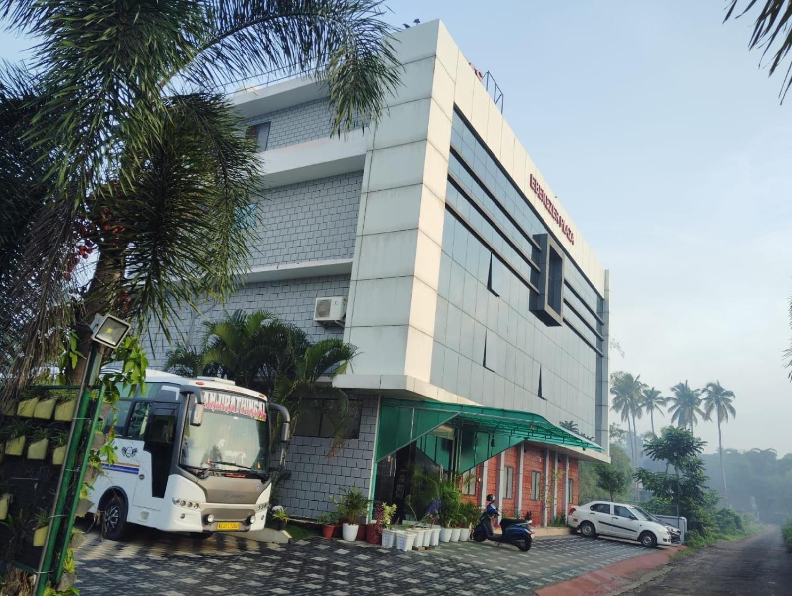 Hotel Ebenezer Plaza 3*